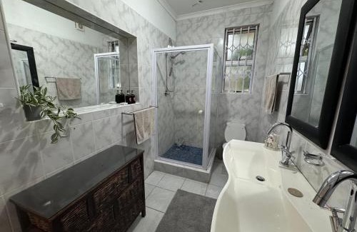 Eversdal Appartement | Serene waterfront escape! Luxury, King bed!