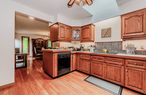 Wiarton Chalet De Ski | Serene Waterfront Retreat at TGIF Cottage in Colpoy's Bay