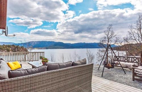 Sveio Maison | Serene Waterfront Retreat-By Traum