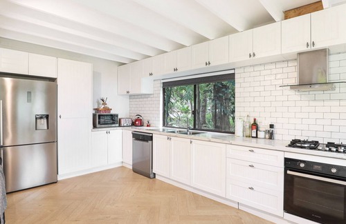 St. Georges Basin Maison | Serenity 222 The Estate - Sleeps 20 located in Jervis Bay!