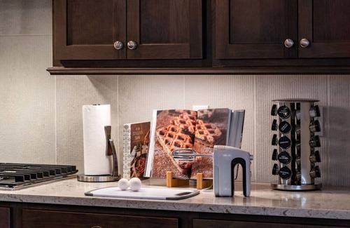 Bethany Maison | Serenity: a Luxe home near DT