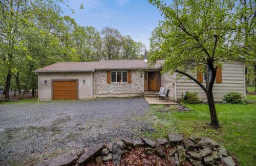 Jim Thorpe Maison | Serenity and Fun all in one in this Cozy Pocono Cabin