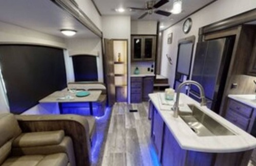 Stover Maison | Serenity at Sunny Beach RV Resort in the quiet part of the Ozarks