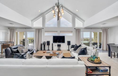 West End Maison | Serenity At The Lake Pool Retreat