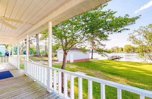 Prosperity Maison | Serenity at the Lake