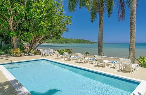 Montego Bay Villa | SERENITY SUR LA PLAGE JAMAICA - Villa 4 chambres en front de mer à Montego Bay