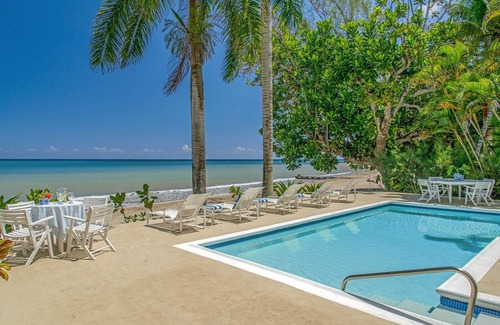 Montego Bay Villa | SERENITY SUR LA PLAGE JAMAICA - Villa 4 chambres en front de mer à Montego Bay