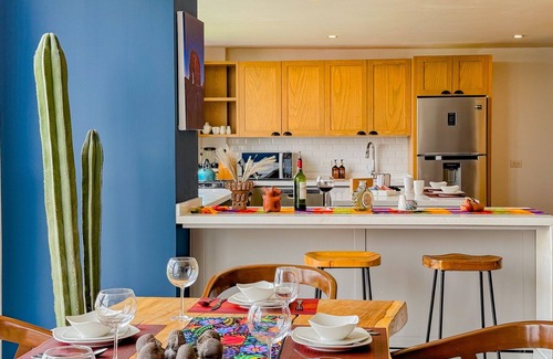 La Condesa Appartement | Serenity Condesa 3 Bedroom Condo w/AC, Castle & sunset view with AC 10 guests