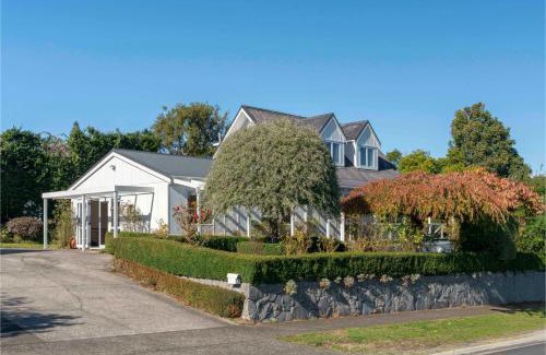 Richmond Heights Maison | Serenity Cottage - Taupo Holiday Home