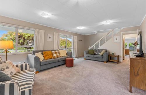 Richmond Heights Maison | Serenity Cottage - Taupo Holiday Home