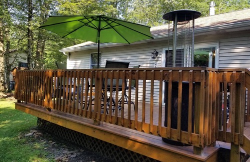 Jim Thorpe Cabine | Serenity & Fun Cozy Pocono Cabin! Family Friendly Beach /Lake/Pool & Playgrounds