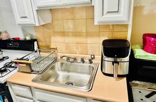 Coram Appartement | Serenity Haven: Cozy 2-Bedroom Home with Spacious Living & Big Backyard