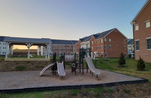 Sykesville Maison | Serenity in Sykesville! Remote 4 BR Townhome w Scenic View, Free Parking