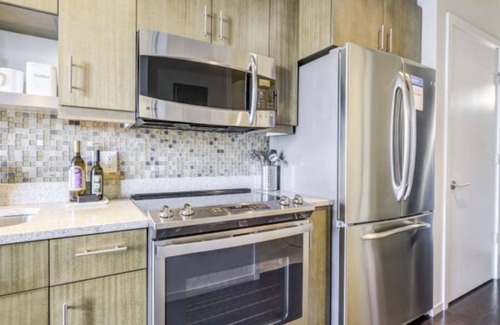 Belltown Copropriété | Serenity in the City: 1BR Condo at Via 6