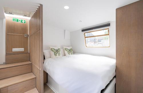 Tower Hill Location De Bateaux | Serenity in the Heart of London