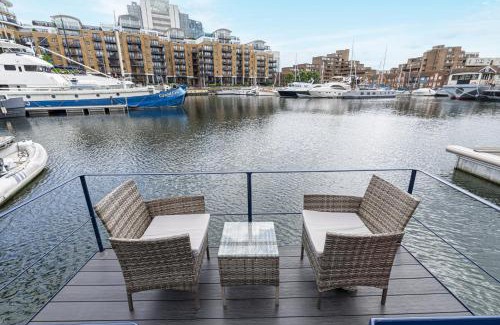 Tower Hill Location De Bateaux | Serenity in the Heart of London
