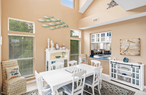 Jose's Hideaway Maison | SERENITY NOW~1 Min. To BEACH!-SCREENED-IN HEATED POOL-2 Carts-4&6, Island Club