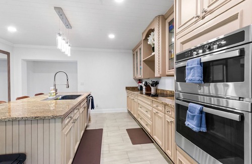 Haverhill Maison | Serenity of West Palm Beach - 5 bed 4 bath Heated Pool and Hot Tub - 3 mi PBI