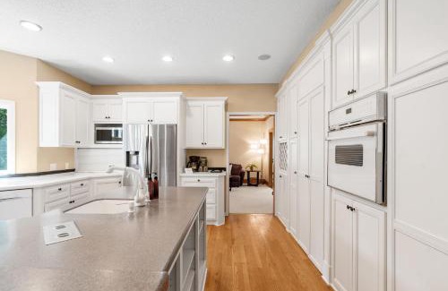 Eden Prairie Maison | Serenity on the Creek
