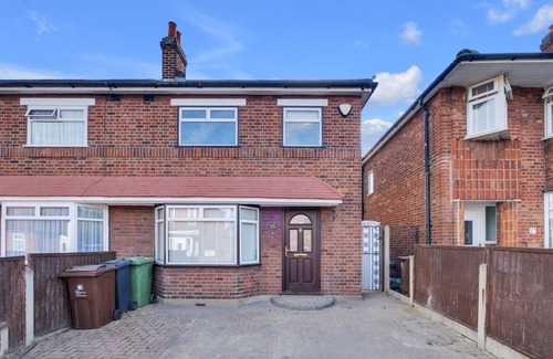 Dagenham Maison | Serenity Retreat in Dagenham