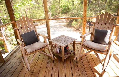 Mill Spring Cabine | Serenity Ridge Cabin C: Couple's Escape