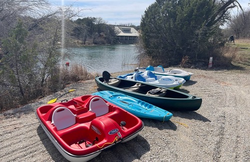 Jacksboro Location De VR | Serenity RV on Lake Godstone
