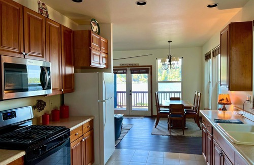 Eatonville Maison | Serenity Shores: Lakefront Vacation Home with Indoor Playhouse!