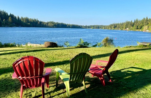 Eatonville Maison | Serenity Shores: Lakefront Vacation Home with Indoor Playhouse!