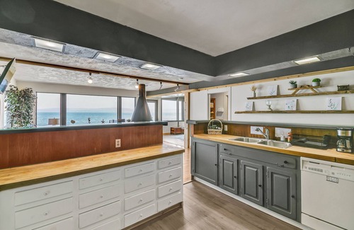 South Colby Maison | Serenity Sound: Enchanting & tranquil 3-bedroom waterfront escape amazing views