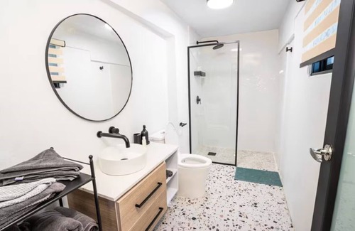 Cerro Gordo Hôtel | Serenity Suite: Cozy 1BR Steps from Beach