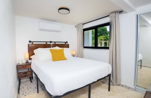Cerro Gordo Hôtel | Serenity Suite: Cozy 1BR Steps from Beach