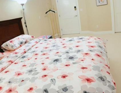Burke Mountain Maison | Serenity Suite & King Comfort & Cool AC Bliss