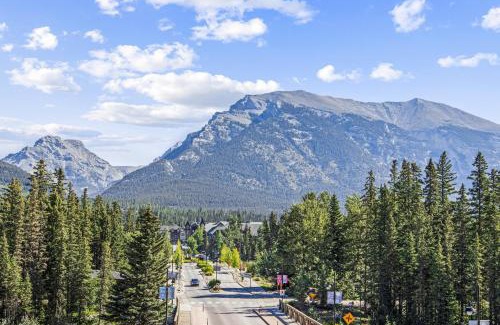 Canmore Maison | Serenity Villa at Tamarack