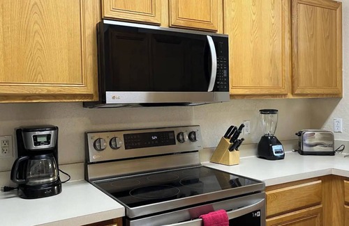 Highlands Reserve Maison | Serenity Villa Full Kitchen & Resort Top Amenities Near Top Parks