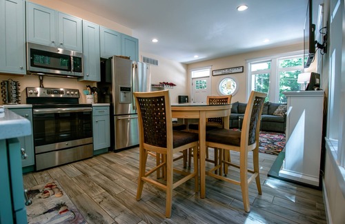 Lake Township Cottage | Traverse City Area !! Serenity Woods Cottage à Birch Point, Honour MI