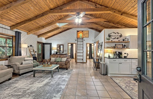 Blairsville Cabine | “Serenity Wow!” Cabin on the Creek Close to Town