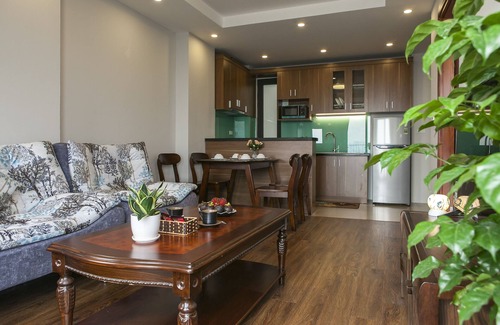 Yen Phu Appartement | Service Appartement / w Balcon Près du Lac Ouest / w Endroit calme