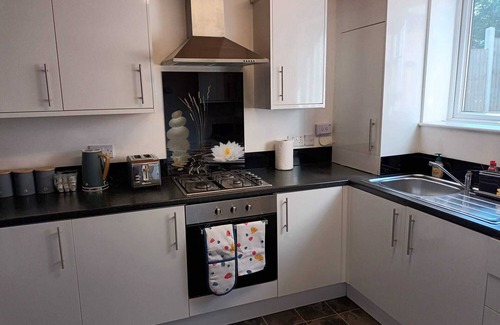 Stonnall Maison | Serviced 3-Bedroom Home Near NEC, Airport & JLR