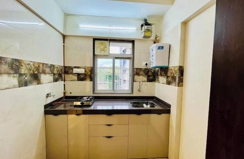 Kandivali East Appartement | Serviced Suite with Kitchenette near Mindspace