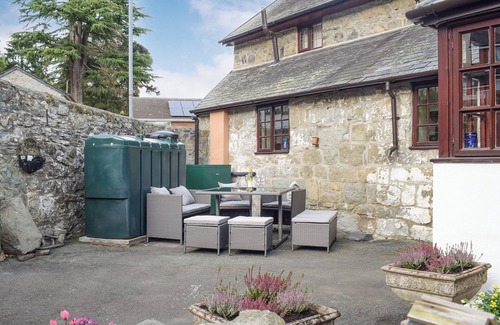 Montgomery Cottage | Set in the picturesque border town of Montgomery, close to all town amenities.