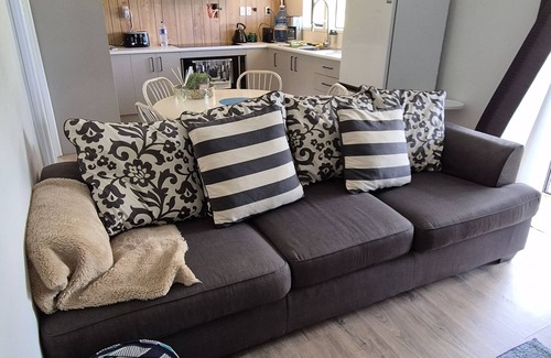 Port Charles Cottage | Set Sail for Relaxation. Cosy Beachside Cottage at Port Charles.