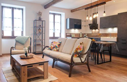 Saint-Vincent-de-Barres Appartement | Seven Keys - La cour du Barres