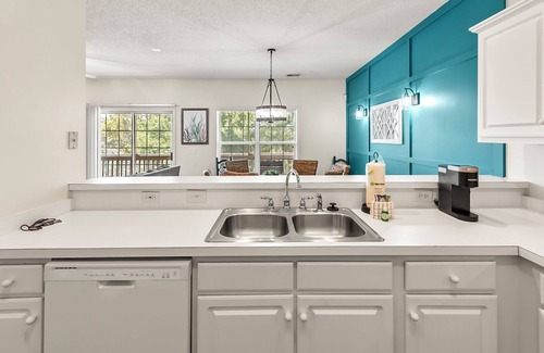 North Myrtle Beach Copropriété | Seven Oaks #12-301: 3 BR, 2 BA Condominium in North Myrtle Beach, Sleeps 6