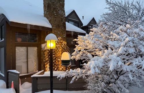 Seven Springs Appartement | Seven Springs Hideaway Ski In and Out Pet Friendly
