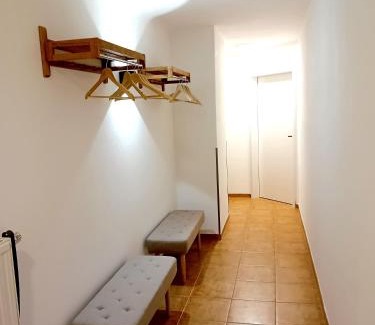 Niederrathen Appartement | Seyfarthrooms - Ferienwohnung Zum Dorfladen Rathen - zentrale Lage mit direkter Anbindung an das Wanderwegenetz, moderne Inneneinrichtung