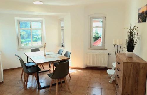 Niederrathen Appartement | Seyfarthrooms - Ferienwohnung Zum Dorfladen Rathen - zentrale Lage mit direkter Anbindung an das Wanderwegenetz, moderne Inneneinrichtung