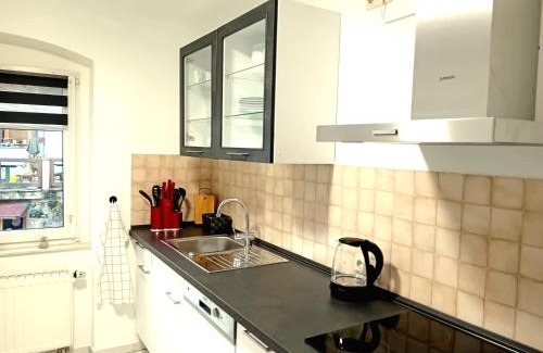 Niederrathen Appartement | Seyfarthrooms - Ferienwohnung Zum Dorfladen Rathen - zentrale Lage mit direkter Anbindung an das Wanderwegenetz, moderne Inneneinrichtung