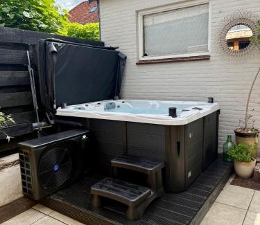Heerenveen Maison | Sfeervol Tiny House met luxe jacuzzi & tuinkamer