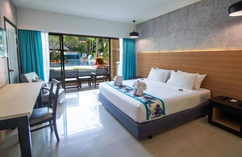 Kata Station Balnéaire | Chambre double Deluxe confortable près de la plage (D7)