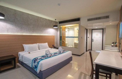 Kata Station Balnéaire | Chambre double Deluxe confortable près de la plage (D7)